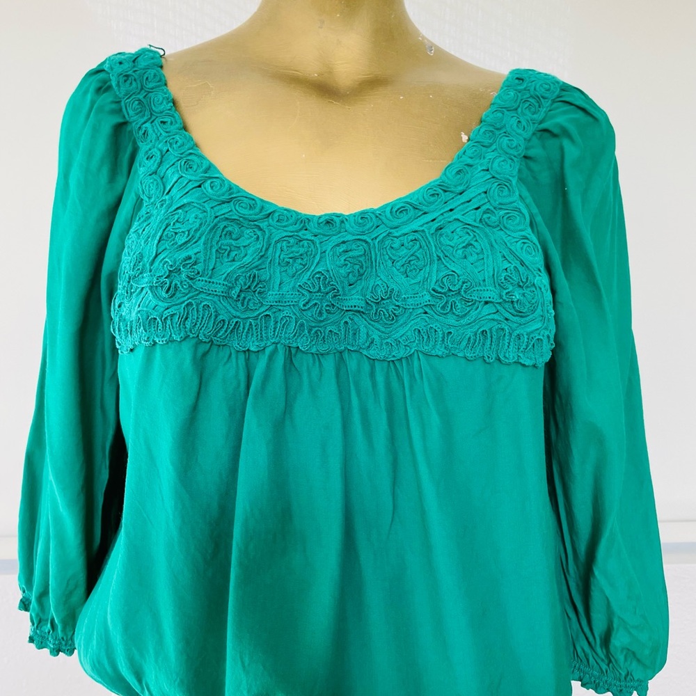 STUDIO M PETITE Green Boho Chic PEASANT TOP SP